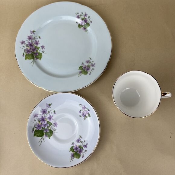 HTF VTG Royal Grafton Fine Bone China “Violets” Teacup Saucer Plate Trio England - Picture 3 of 14